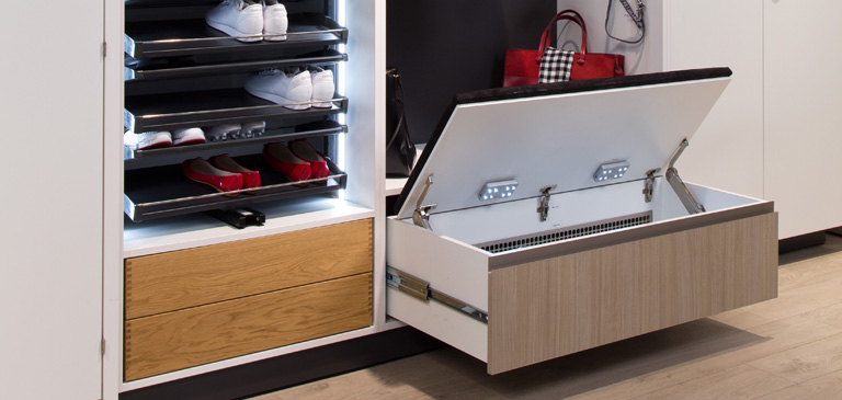Skilfully combined: the drawers offer storage space as well as seats